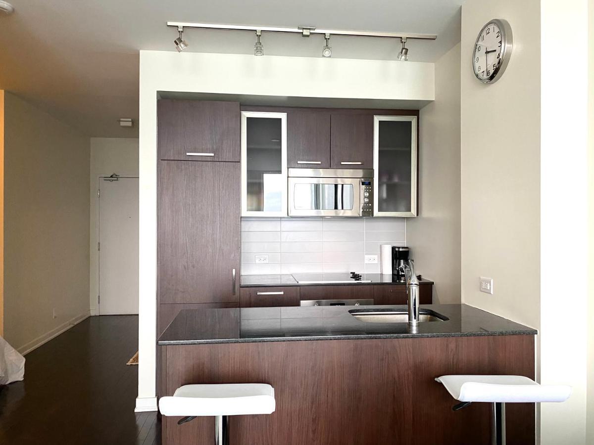 Cozy 2 Bedroom Free Parking Downtown Toronto 1Min Scotiabank Arena Tff Cn Tower Rogers Centre Union Station Eksteriør billede